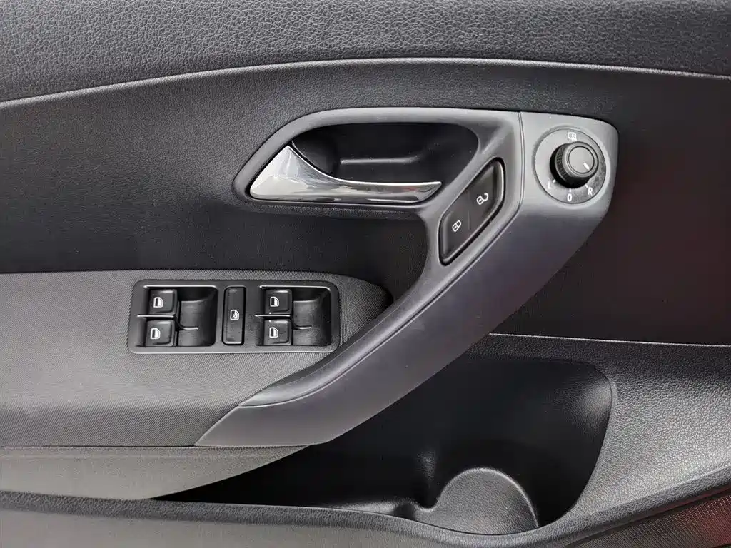 Volkswagen Polo 2016 1.4L Manual Trend фото 9