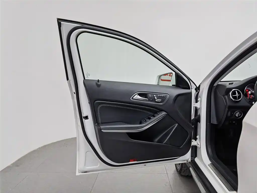 Mercedes-Benz GLA 2017 GLA 200 Fashion фото 8