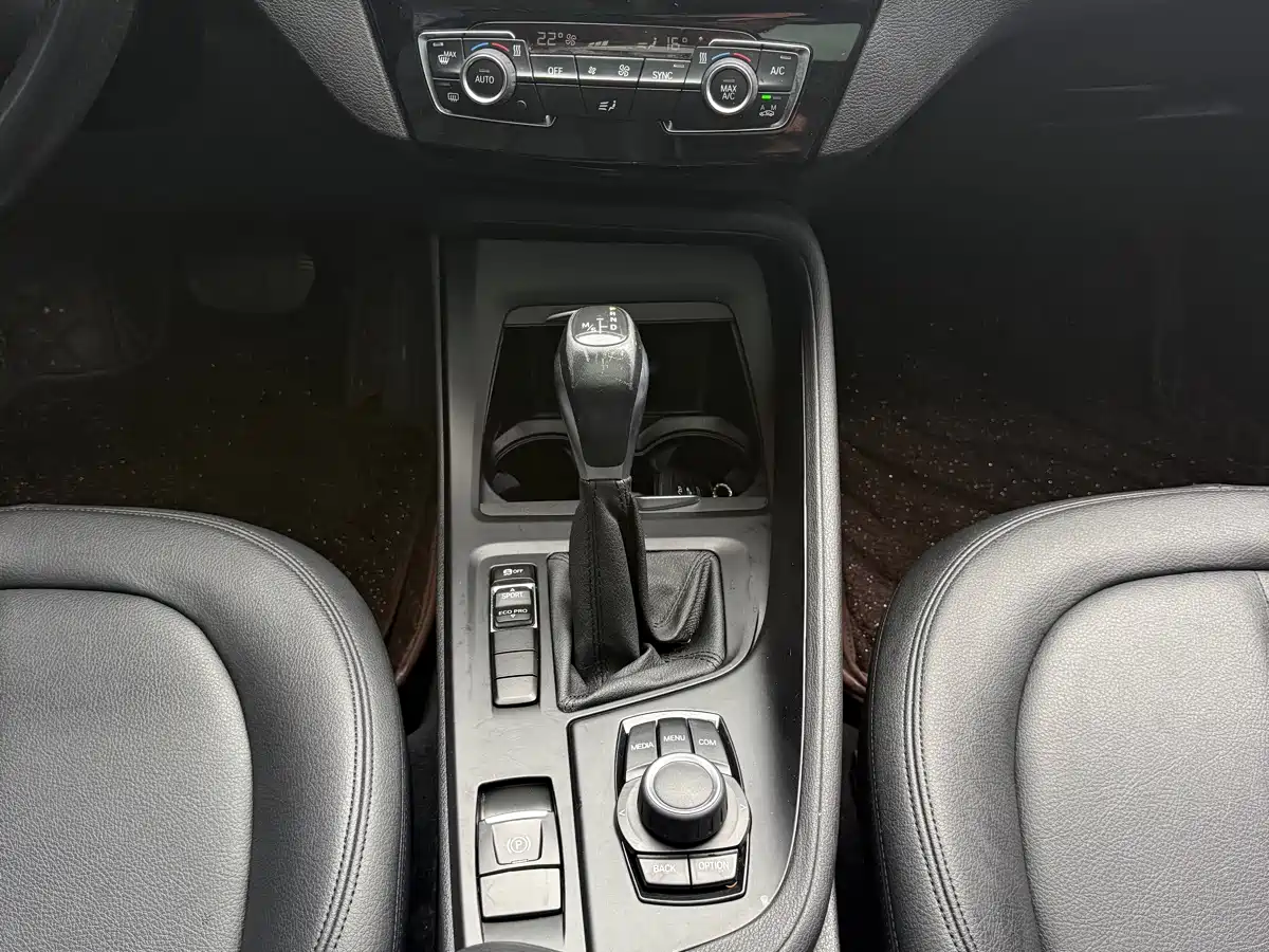 BMW X1 2018 sDrive18Li Fashion Model фото 12