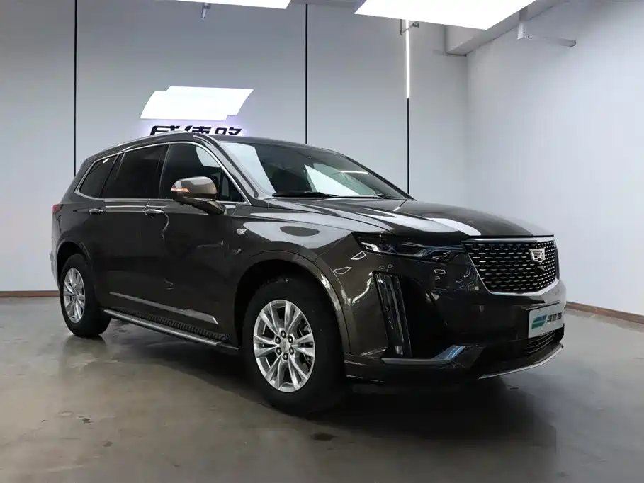 Фото 4 - Cadillac XT6