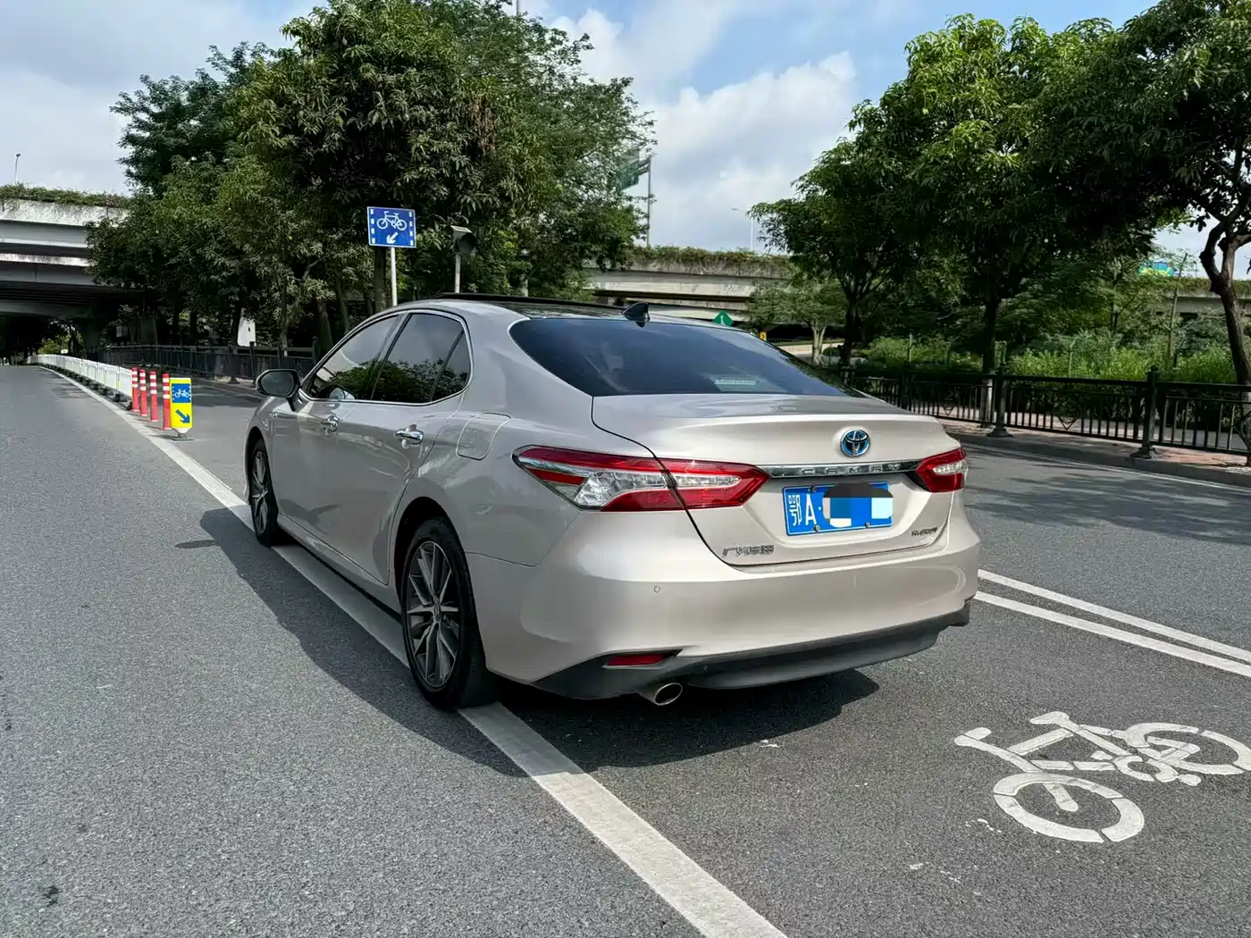Toyota Camry 2021 Hybrid 2.5HG Luxury Edition фото 4