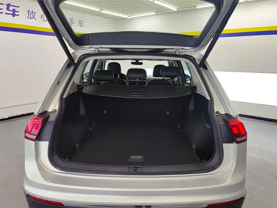 Volkswagen Tiguan L 2019 330TSI Automatic 2WD Smart Luxury Edition China VI фото 4