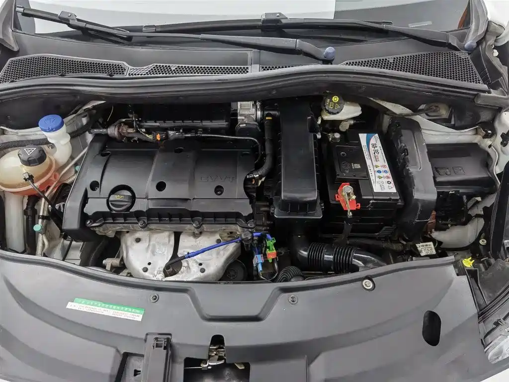 Peugeot 2008 2014 1.6L Automatic Trend Edition фото 6