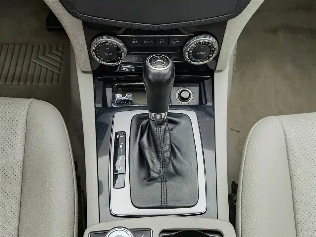 Mercedes-Benz C-Class 2010 C 180K Classic фото 13