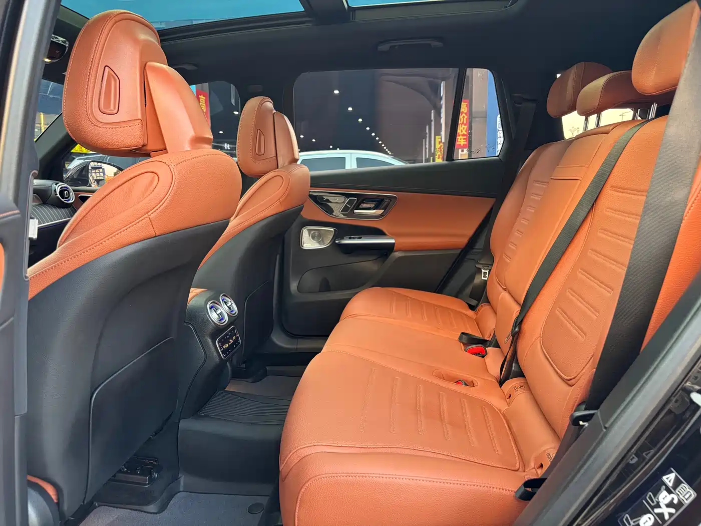Mercedes-Benz GLC 2023 GLC 300 L 4MATIC Luxury 7-Seater фото 14