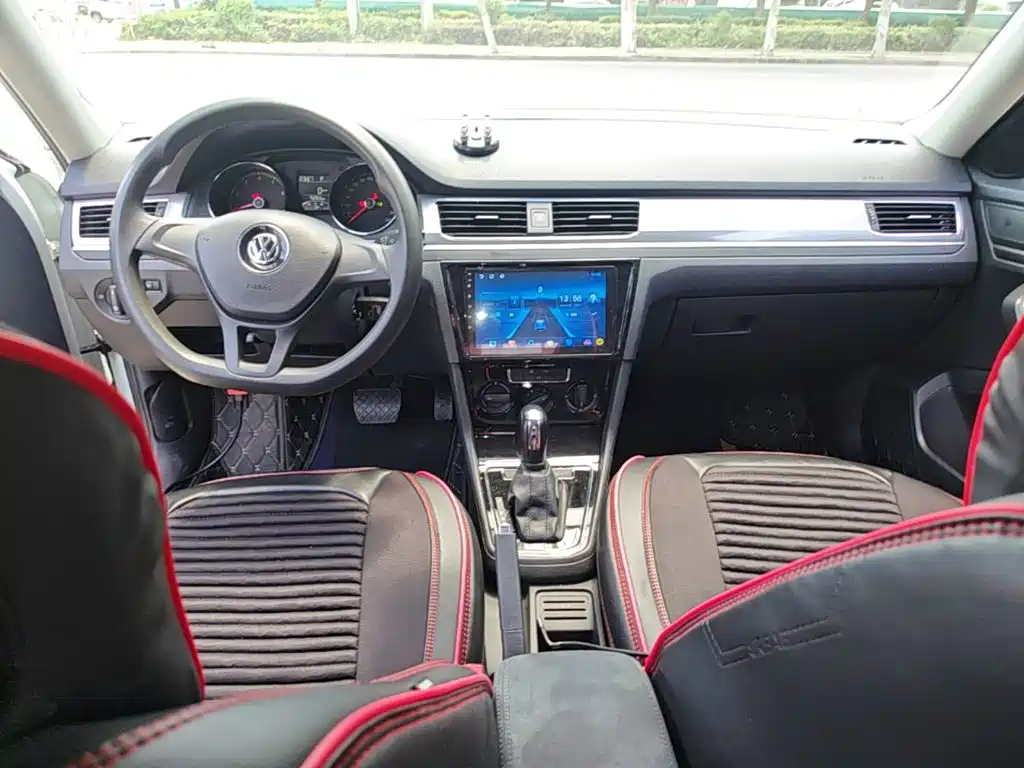 VOLKSWAGEN BORA