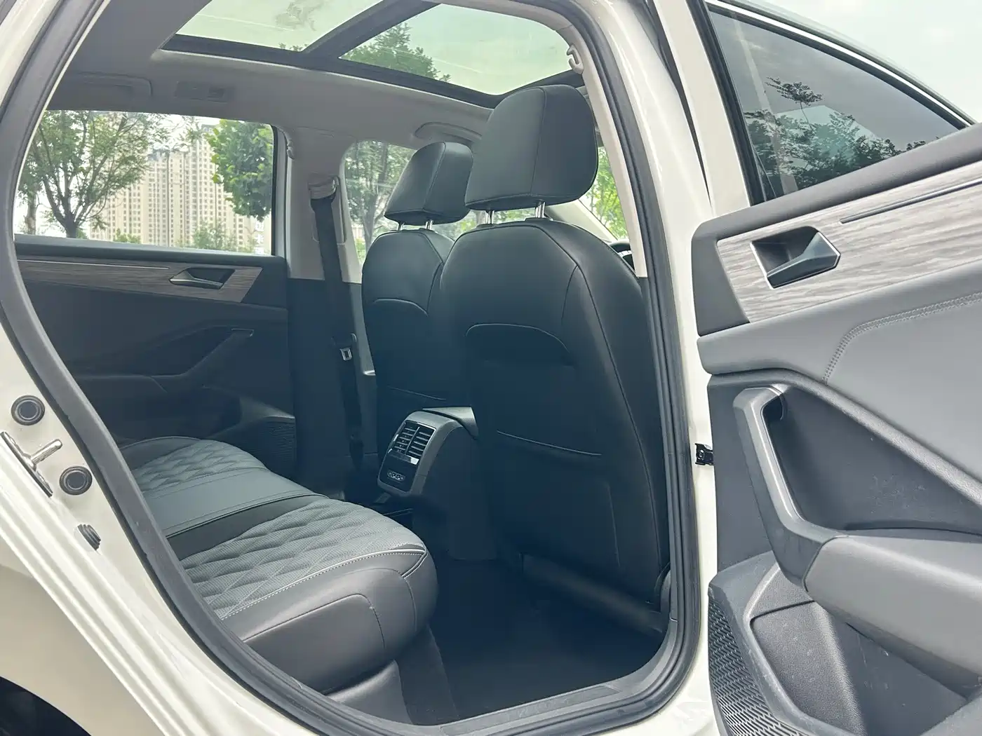 Volkswagen Sagitar 2023 300TSI DSG Surpassing Edition фото 12