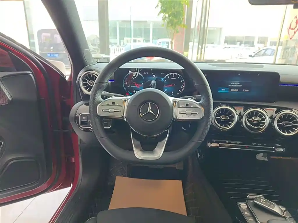 Mercedes-Benz A-Class 2021 A 200 L Sport Sedan Fashion Edition фото 11