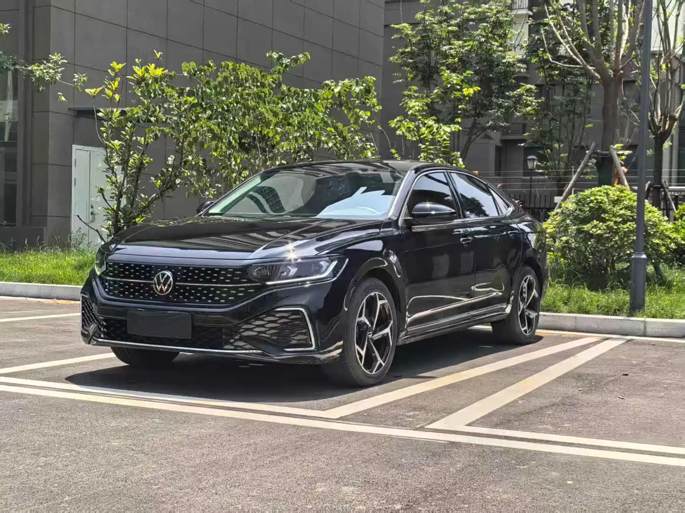 Volkswagen Passat 2025 Outstanding 380TSI Dragon Soaring Edition