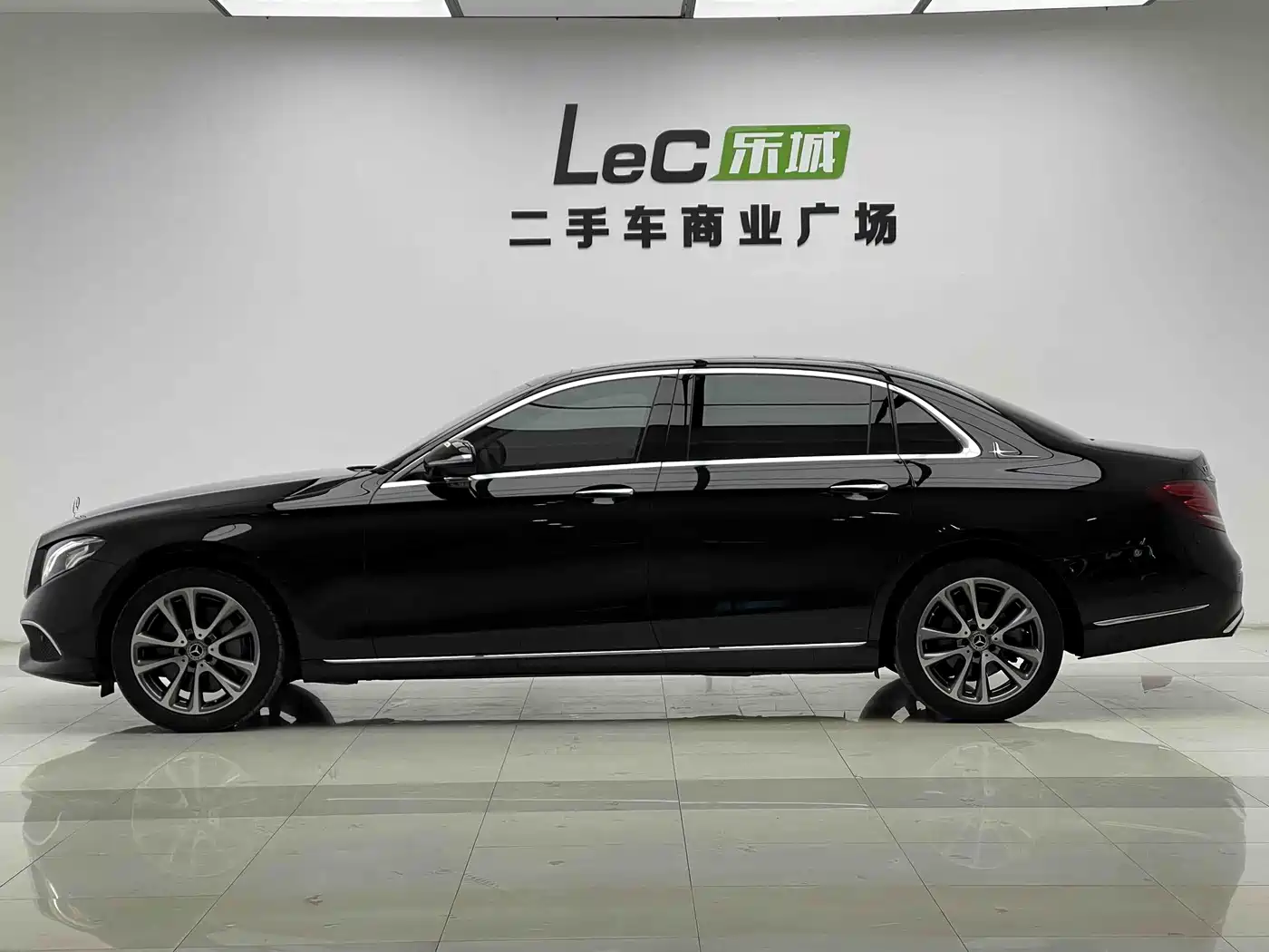 Mercedes-Benz E-Class 2019 E 300 L Fashion фото 17