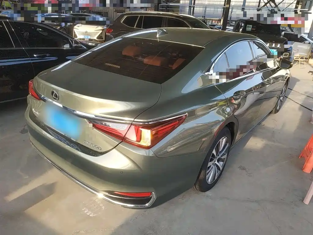 Lexus ES 2020 200 Excellence фото 9