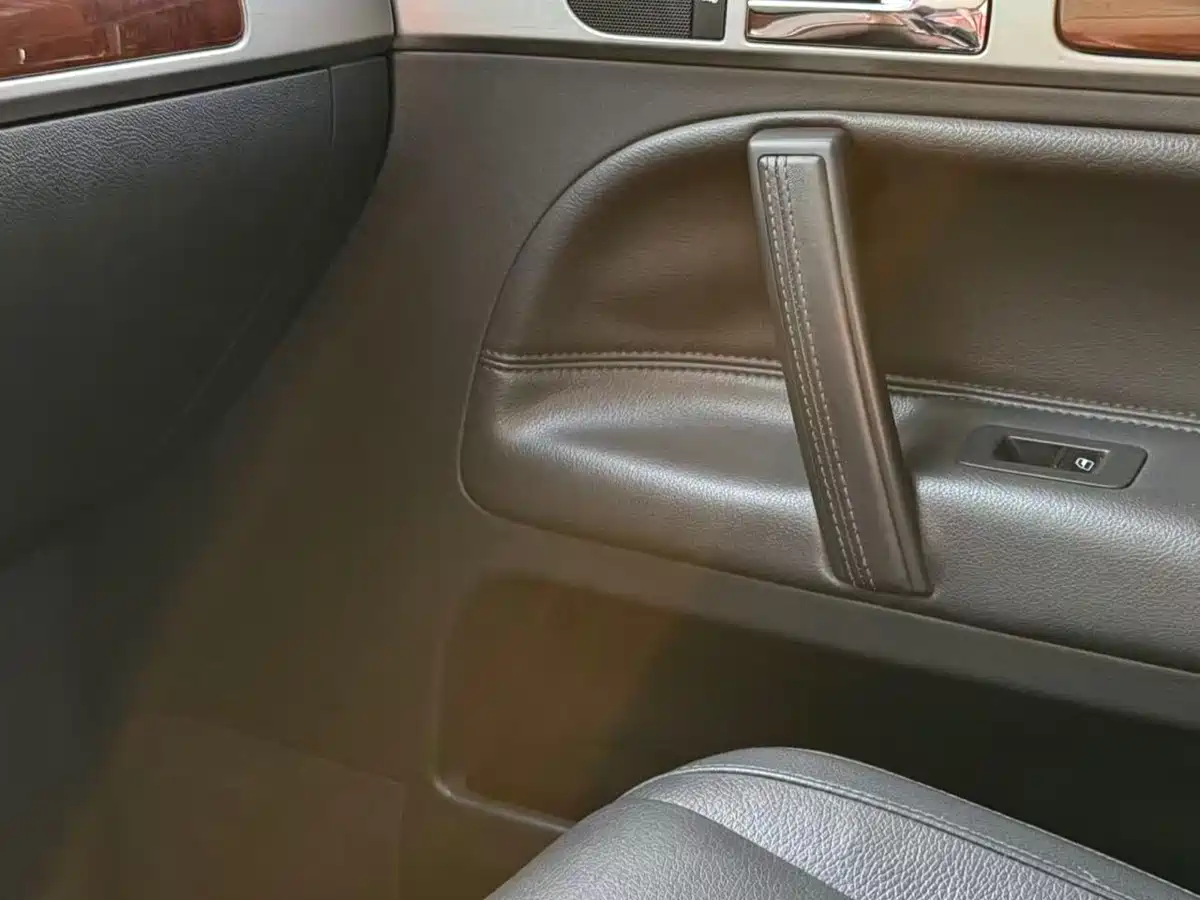 Volkswagen Touareg 2007 4.2L Standard фото 20