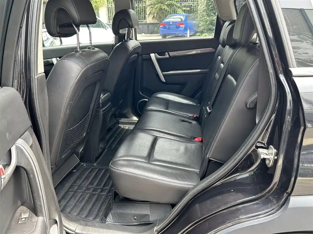 Chevrolet Captiva (Import) 2011 Model 2.4 AT 7-Seater Luxury Navigation Edition фото 12