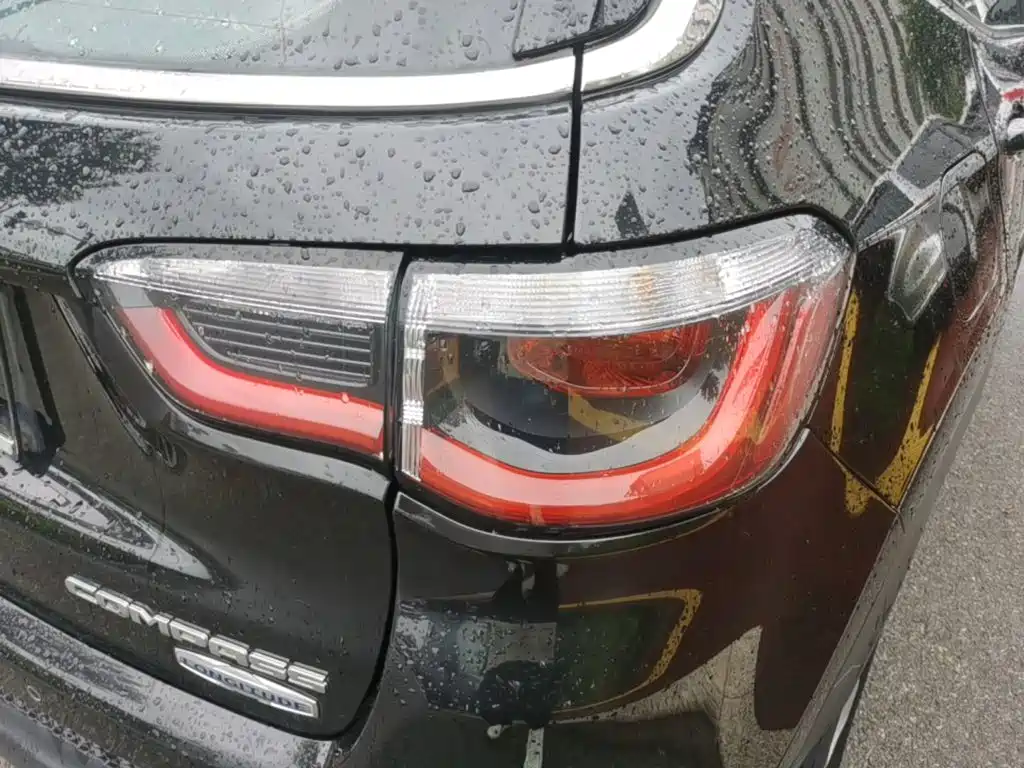 Photo 8 - Jeep Compass