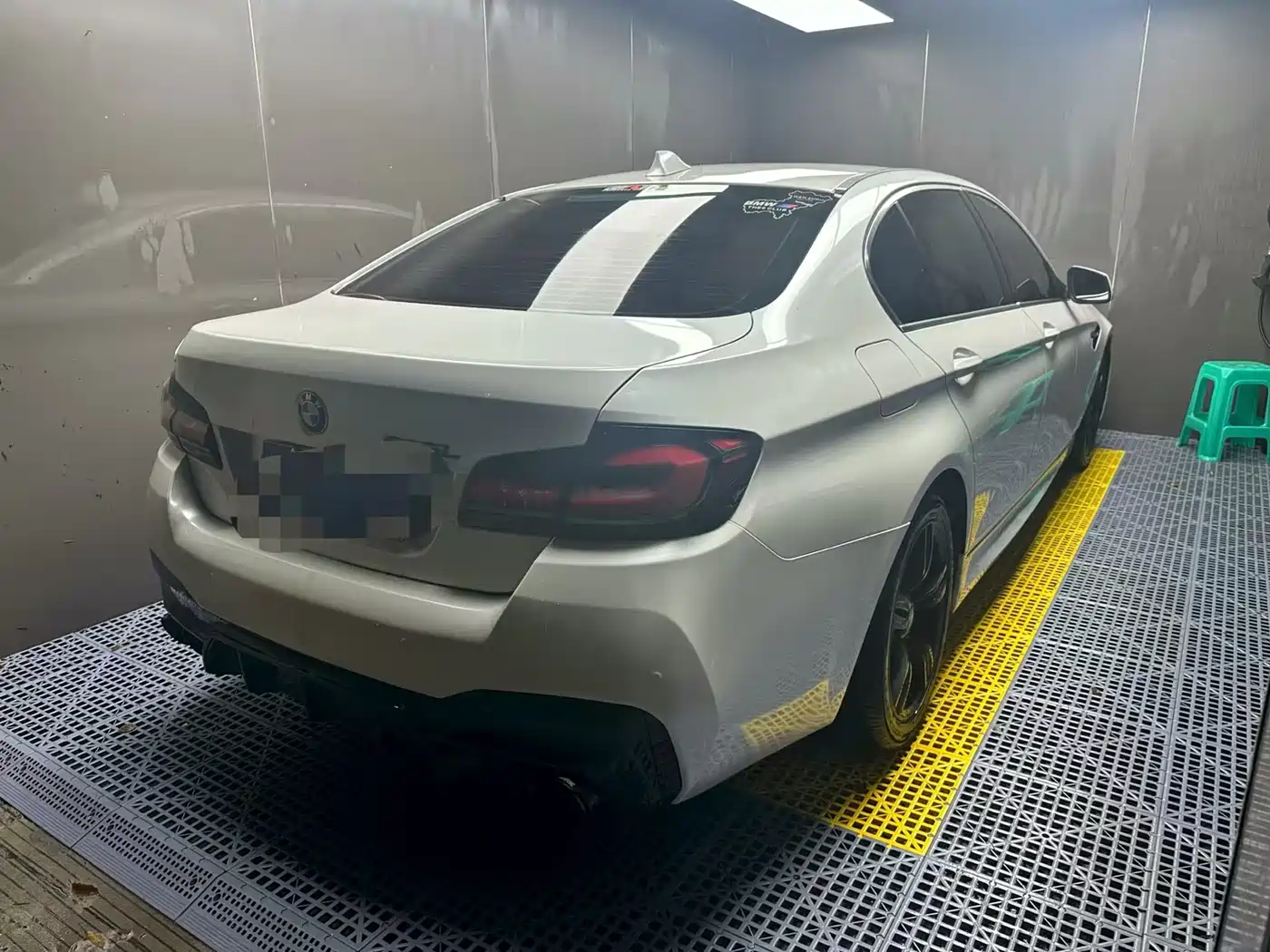 BMW 5 Series 2011 535Li Leading фото 5