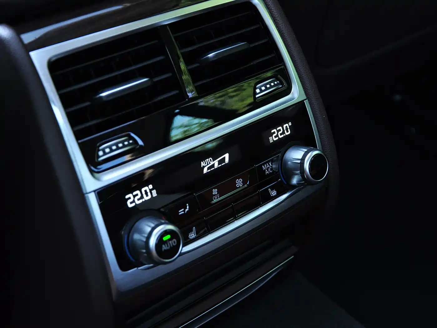 BMW 7 Series 2016 730Li Leading фото 13
