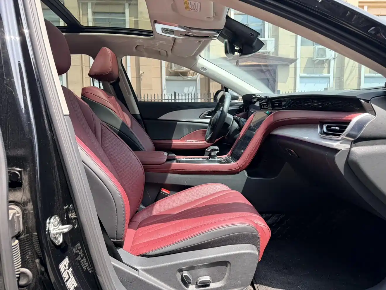 Hongqi H5 2025 2.0T Automatic Mystic Shadow 2 Million Edition фото 14