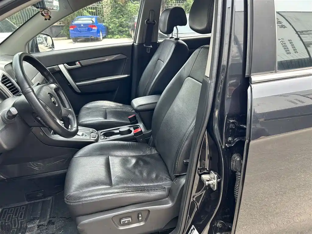 Chevrolet Captiva (Import) 2011 Model 2.4 AT 7-Seater Luxury Navigation Edition фото 13