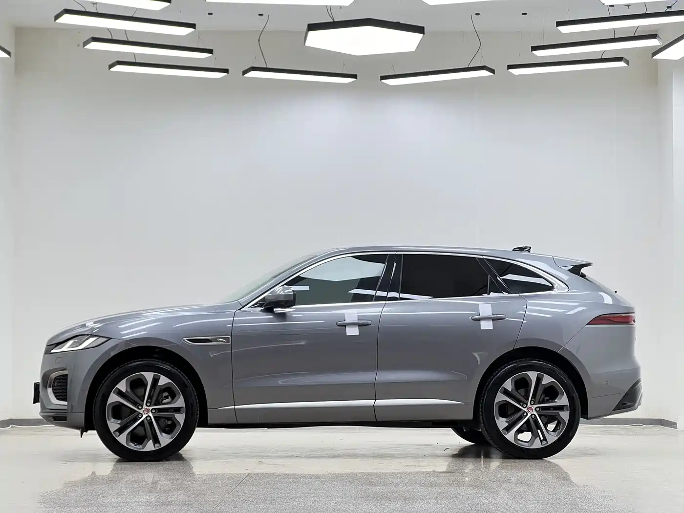 Jaguar F-PACE 2021 340PS R-Dynamic SE фото 4
