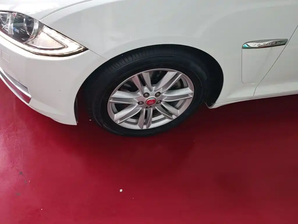 Jaguar XF 2016 2015 XF 2.0T Sportbrake Elegance Edition