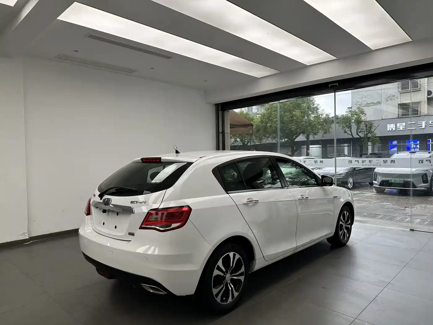 Фото 9 - Geely Emgrand