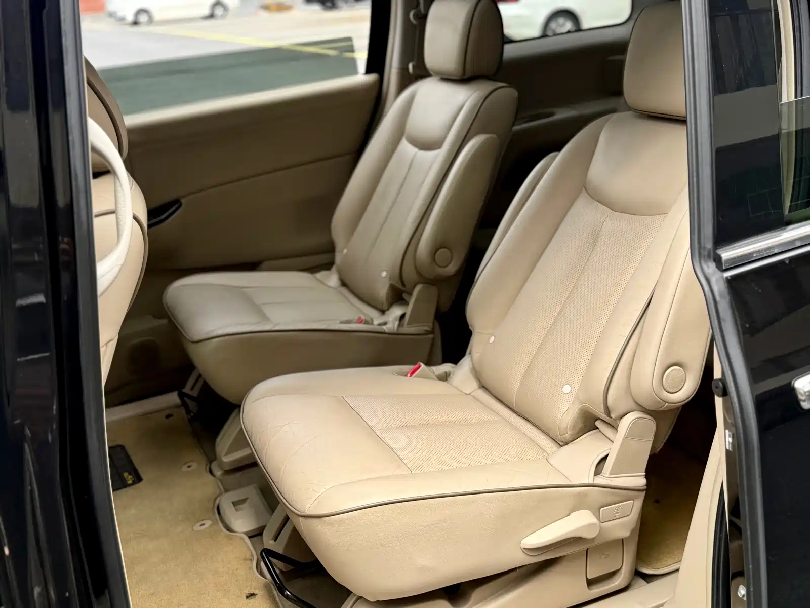 Photo 13 - Nissan Quest
