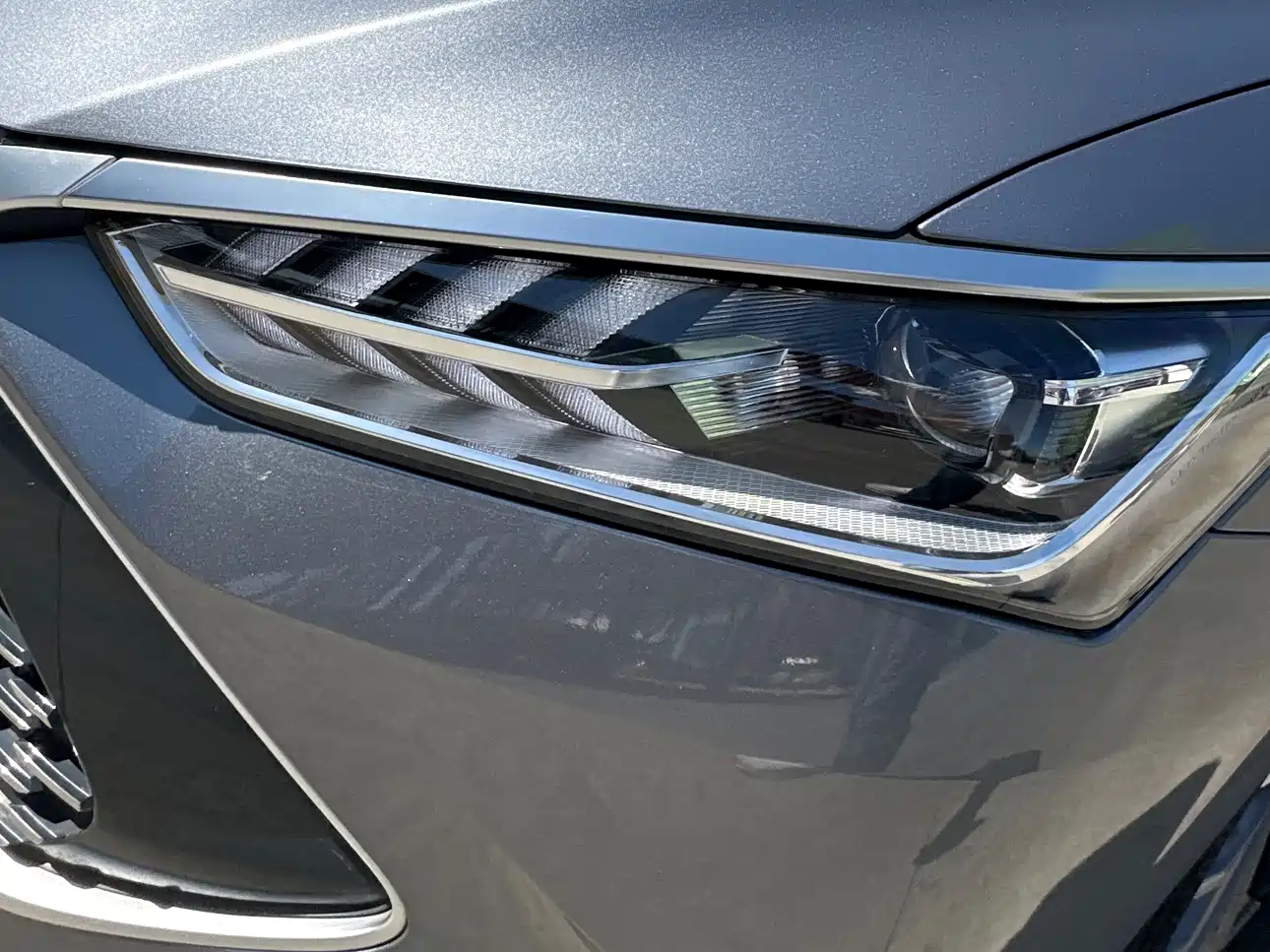 BYD Qin PLUS 2024 Glory Edition DM-i 55KM Leading фото 5