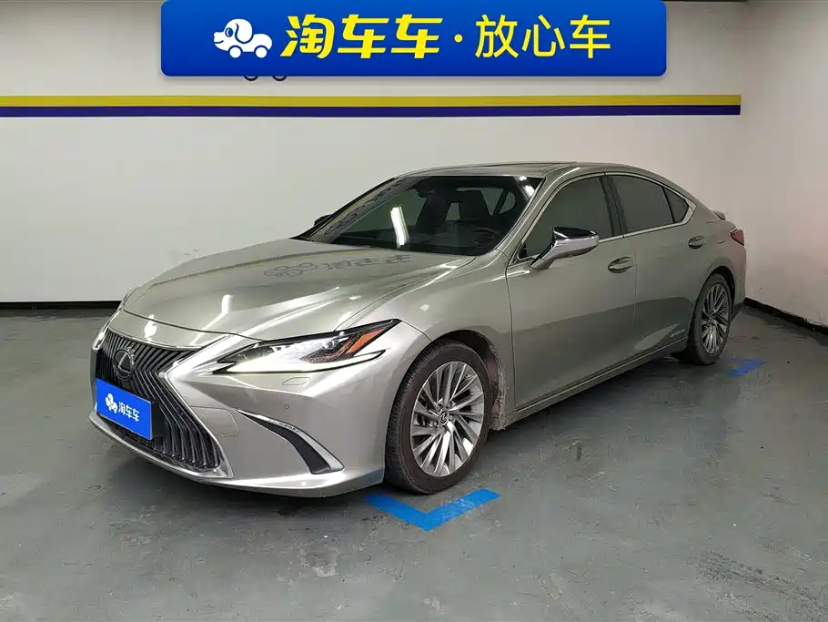 Lexus ES 2018 300h Executive Edition China V