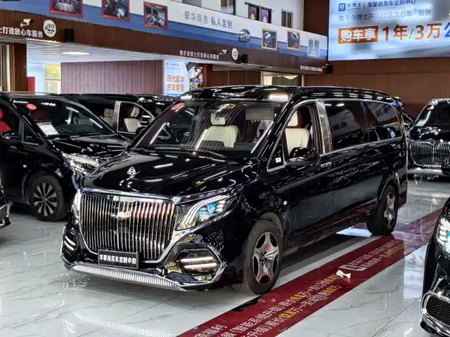 Mercedes-Benz Vito 2024 2.0T Business 7-Seater — фото 1