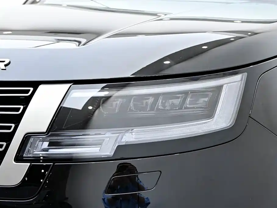 Land Rover Range Rover 2023 3.0 L6 360PS Golden Age Edition фото 9