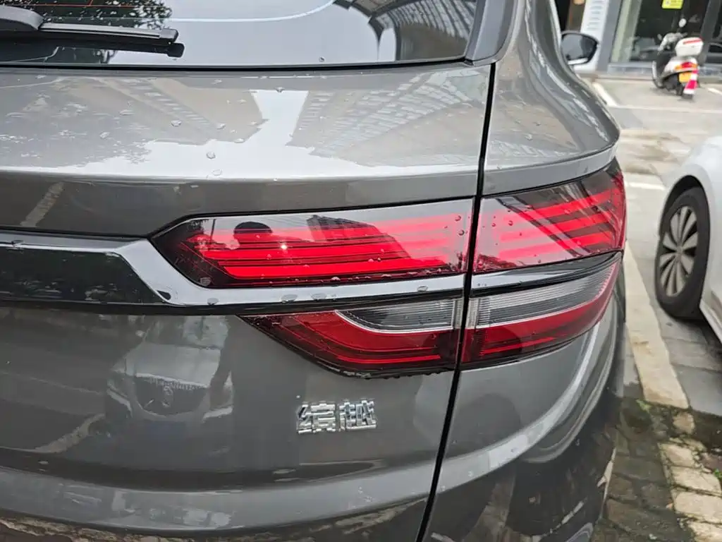 Фото 8 - Geely Coolray