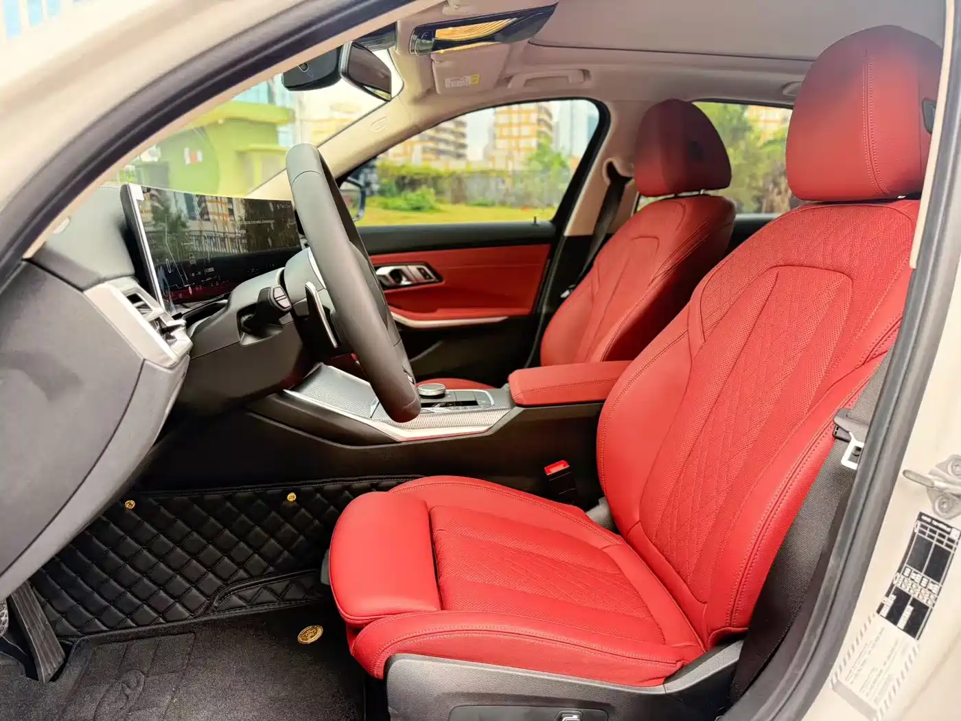 BMW 3 Series 2025 330Li M Sport Night Edition фото 12