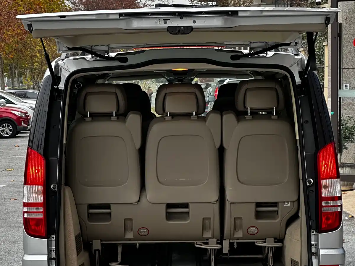 Mercedes-Benz Viano 2012 2.5L Navigation Edition фото 6