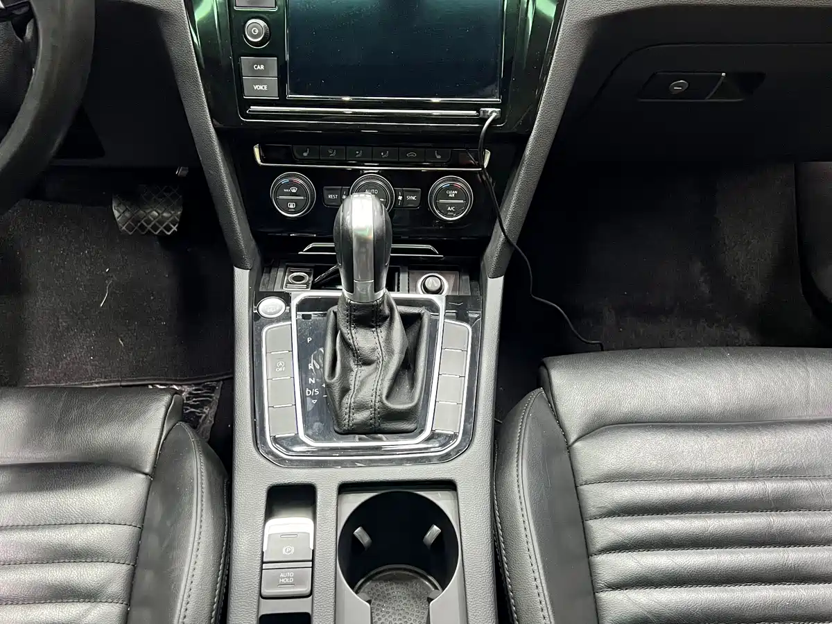 Volkswagen Magotan 2019 330TSI DSG Luxury Class China VI фото 12