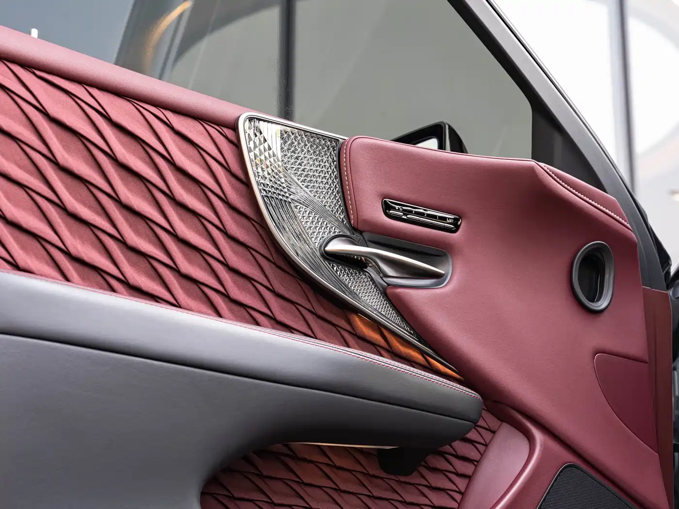Lexus LS 2021 500h Executive Edition фото 20
