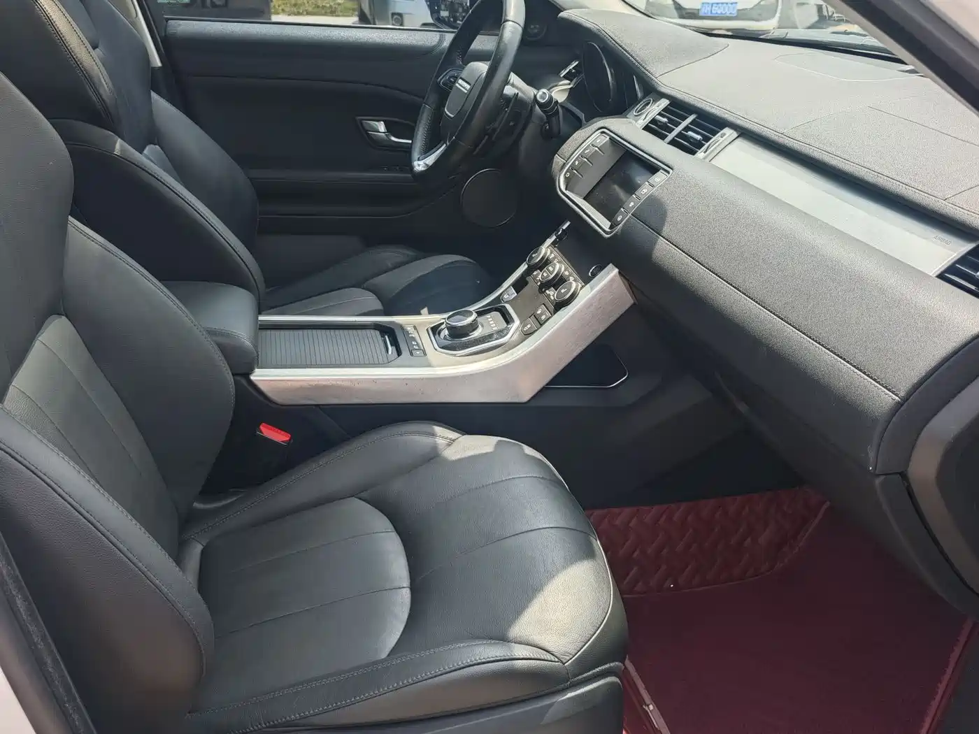 Land Rover Range Rover Evoque 2017 2.0T SE Smart Shine Edition фото 8
