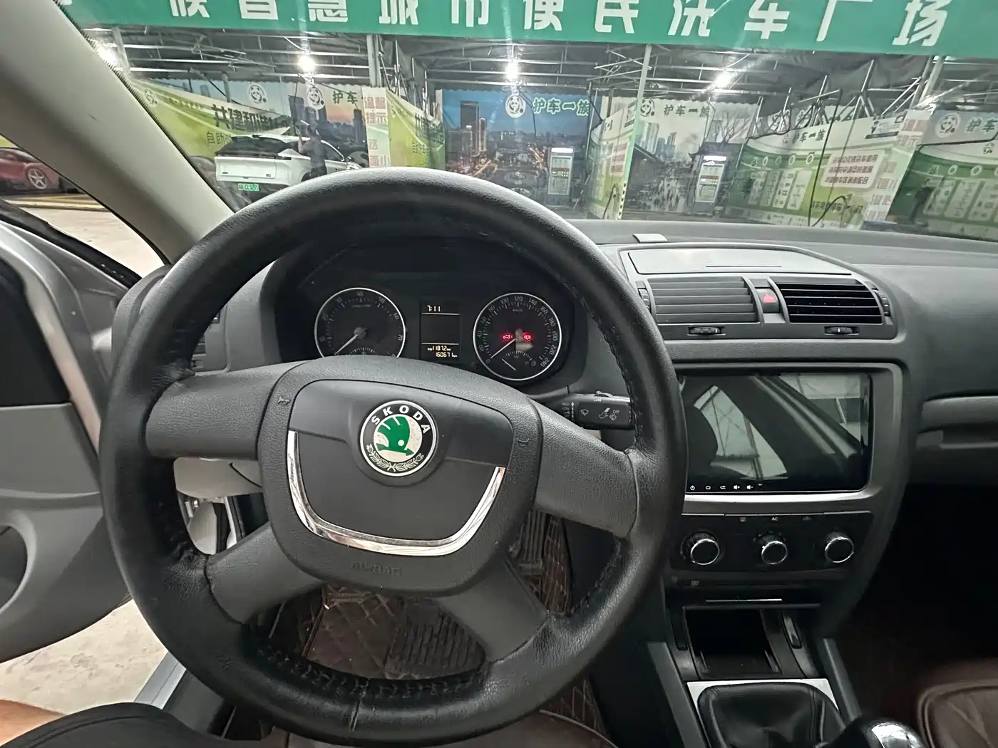 Škoda Octavia 2012 1.6L Manual Yijie Edition фото 13