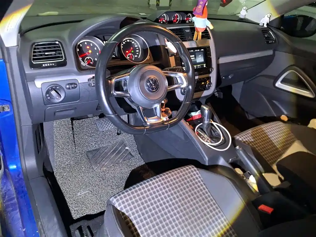 Volkswagen Scirocco 2015 1.4TSI Trend Edition фото 13