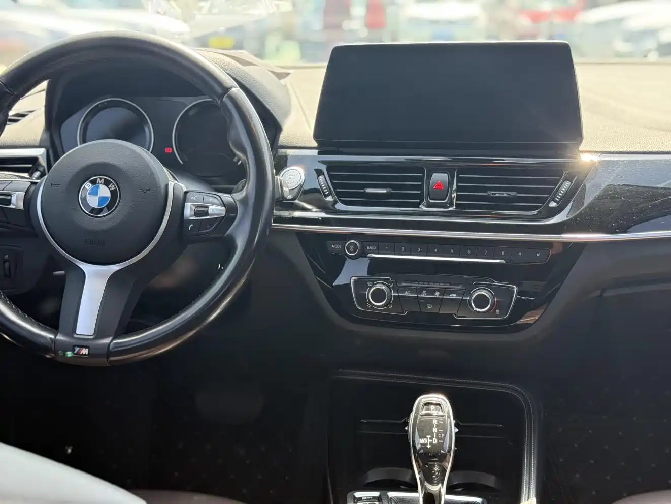 BMW 1 Series 2023 120i M Sport Radiance Edition фото 7