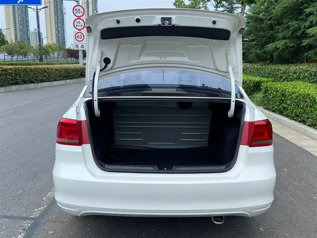 Volkswagen Santana 2013 1.4L Manual Trend Edition фото 19
