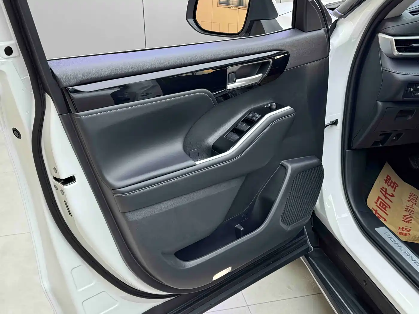 Toyota Highlander 2024 2.5L Smart Hybrid 4WD Premium 7-seater фото 6