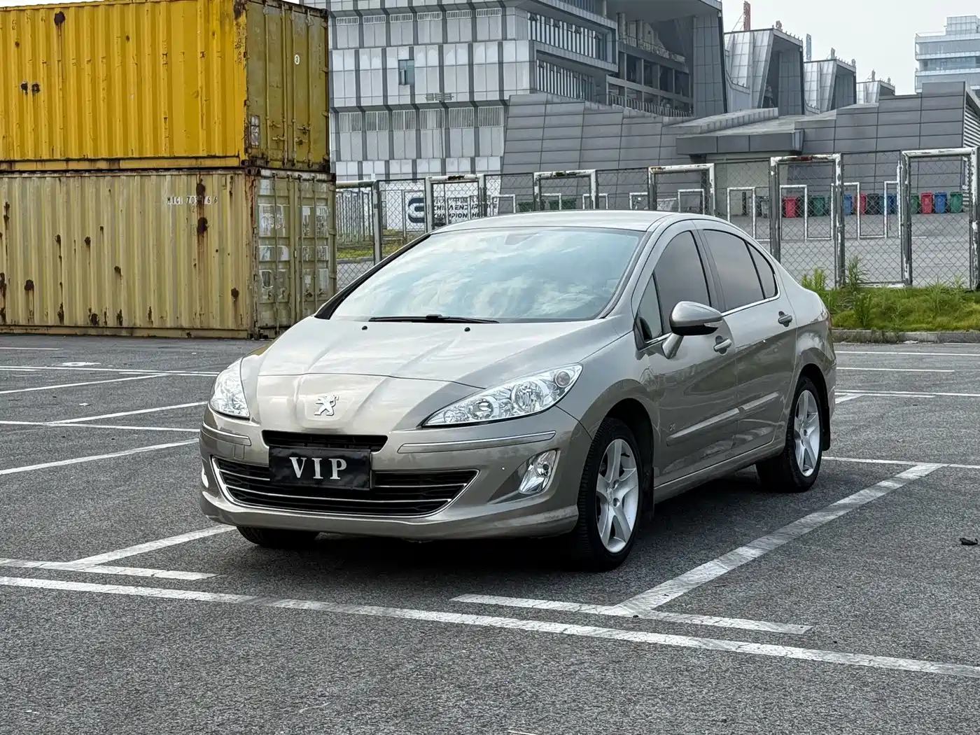 Фото 1 - Peugeot 408