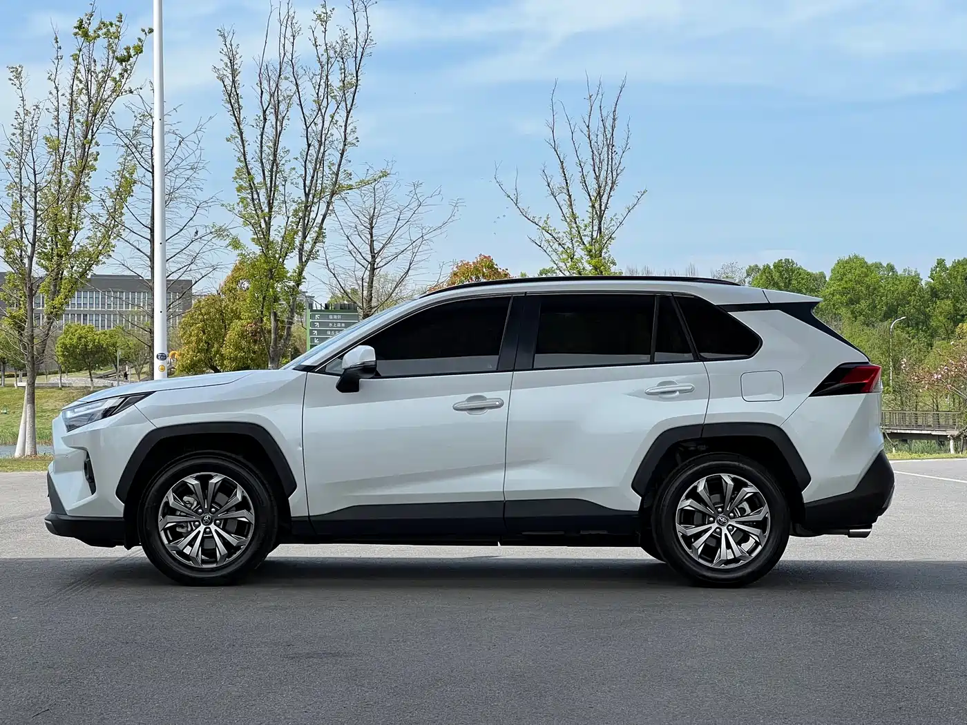 Toyota RAV4 Rongfang 2023 2.0L CVT FWD Style Plus Edition фото 4