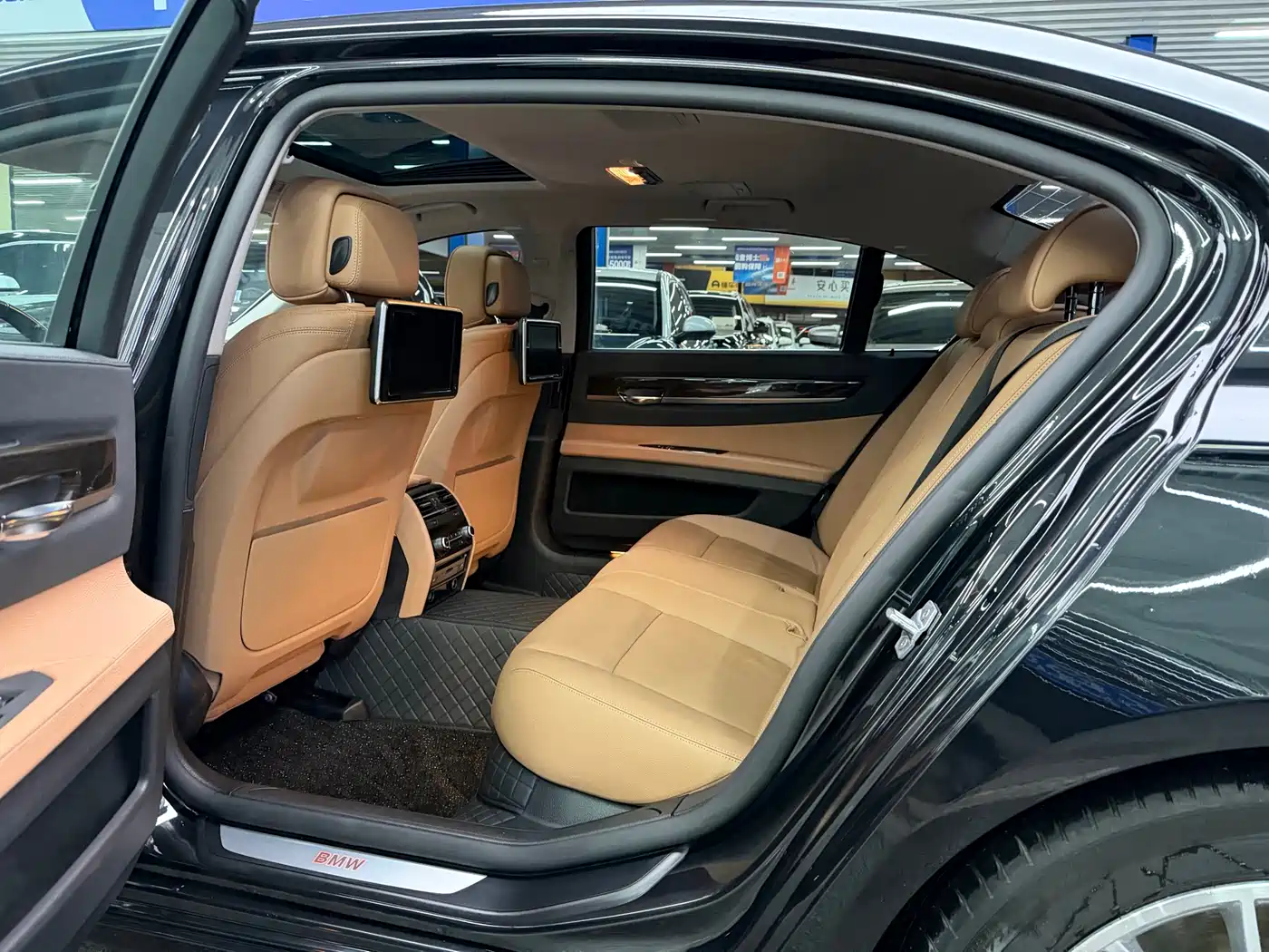 BMW 7 Series 2014 730Li Premium фото 8