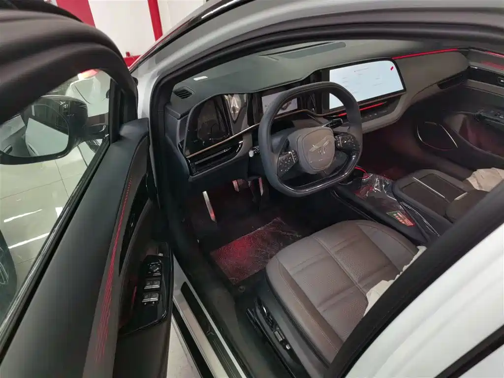 Hongqi EH7 2024 640 Pro+ AWD Edition фото 16