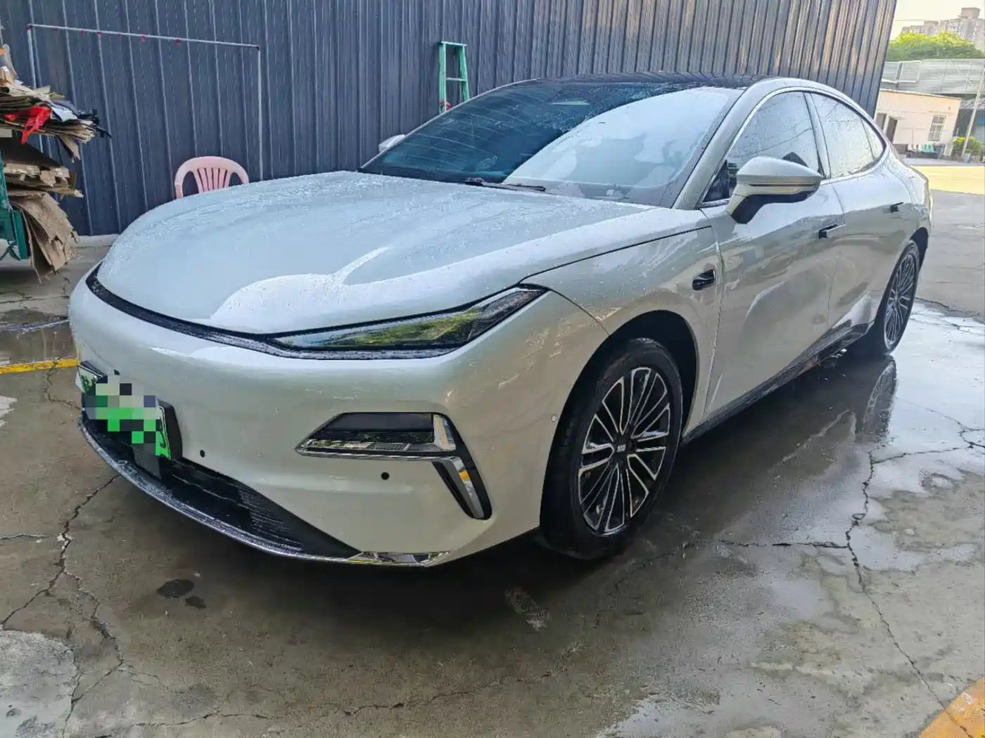 Geely Galaxy Galaxy Xingyao 8 2025 130km EM-i Premium Edition