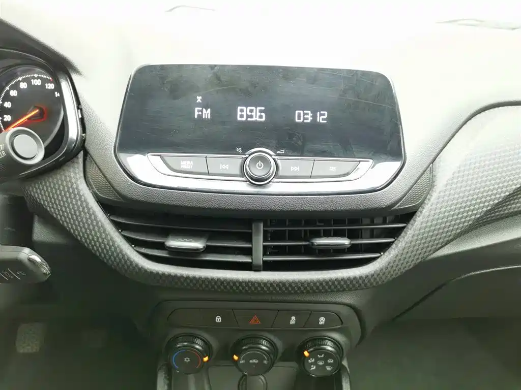 CHEVROLET KOVOZ
