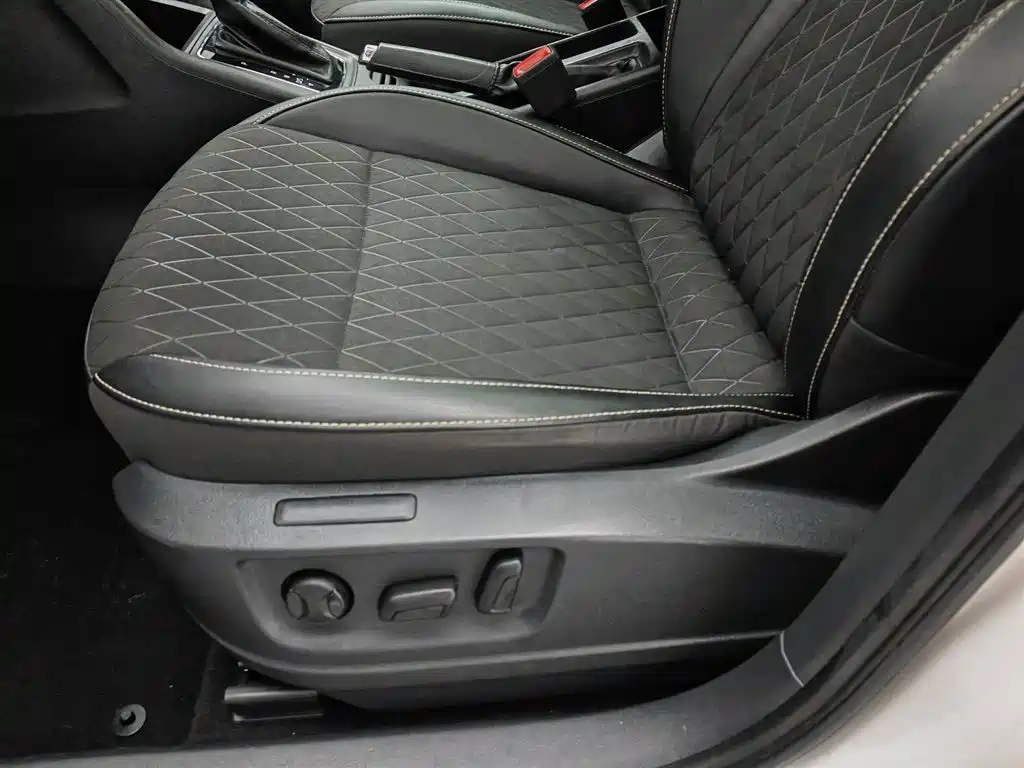 Škoda Karoq 2019 TSI280 Smart Drive Premium Edition China VI фото 20
