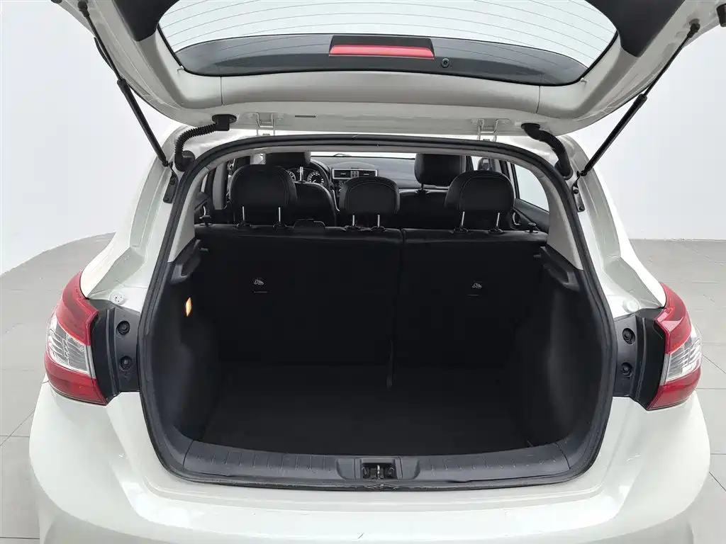 Nissan Tiida 2016 1.6L CVT Smart Edition фото 16