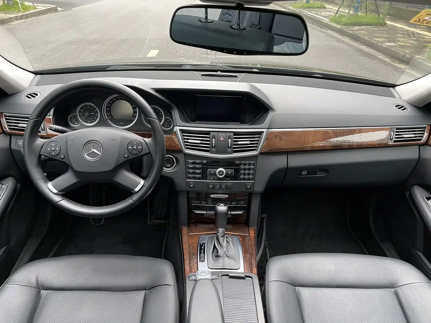 Mercedes-Benz E-Class 2011 2011 E 260 L CGI Fashion